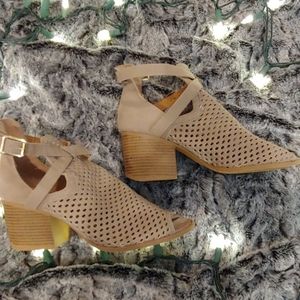 Open-toed light brown suede booties size 9